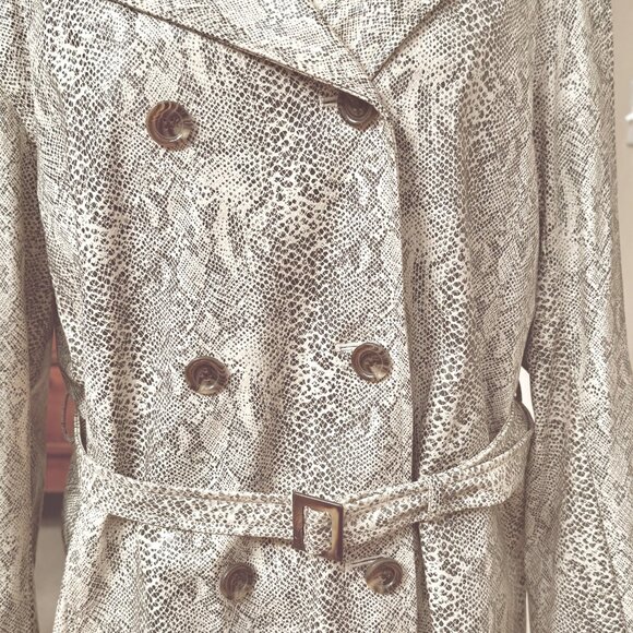 Gallery Womens Snakeskin Double Breasted Faux Leather Trench Belted Coat XL - Picture 8 of 15